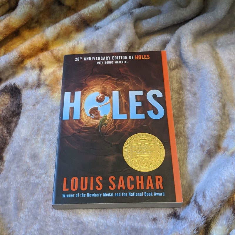 Holes by Louis Sachar paperback