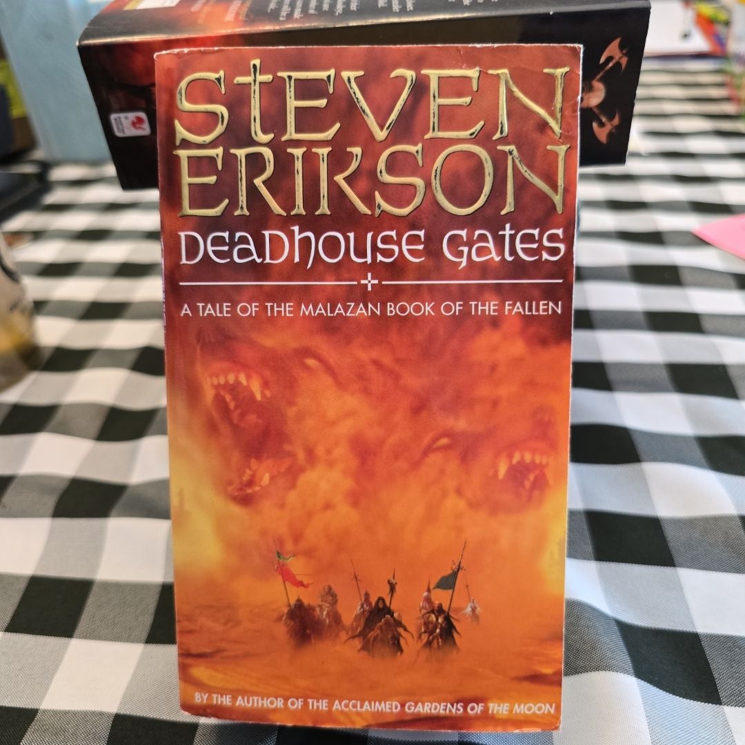 Deadhouse Gates (Malazan Book 2)