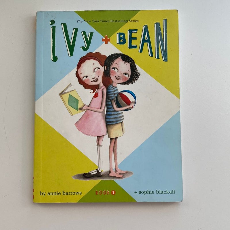 Ivy and Bean - Book 1 (Ivy and Bean Books, Books for Elementary School)