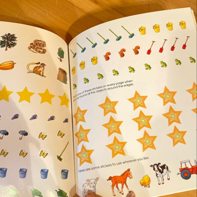 1001 Things to spot on the Farm Sticker Book