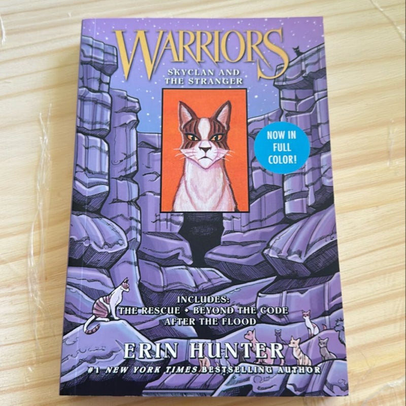 Warriors Manga: SkyClan and the Stranger: 3 Full-Color Warriors Manga Books In 1