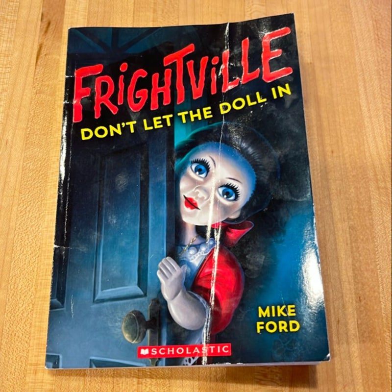 Don't Let the Doll In (Frightville #1)