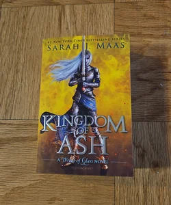 Excellent Condition OOP Kingdom of Ash Paperback by Sarah J. Maas