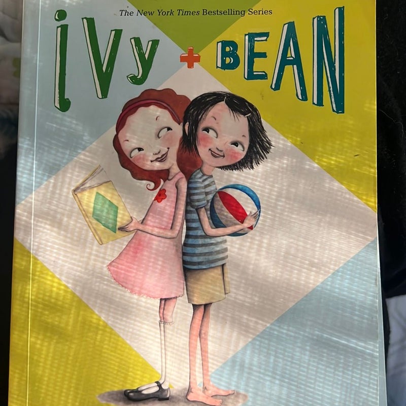 Ivy and Bean - Book 1 (Ivy and Bean Books, Books for Elementary School)