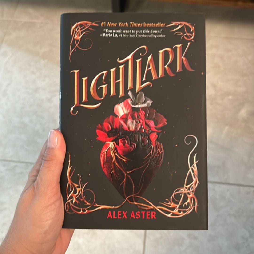 The Lightlark Saga: The Ultimate Box Set (Lightlark Saga Books 1-3): 9781419782664: Aster, Alex