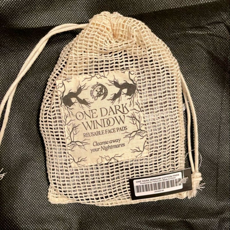 Fairyloot One Dark Window Reusable Face Pads