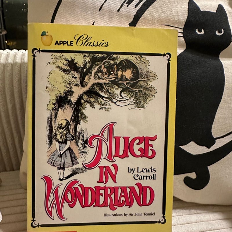 [ON HOLD] Alice in Wonderland (Apple Classics)