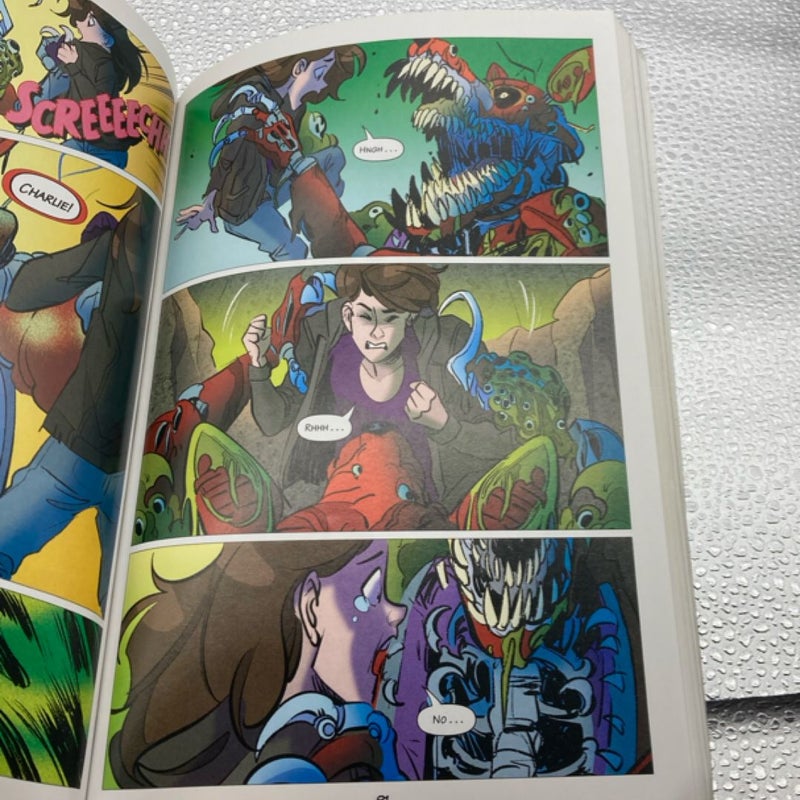 The Twisted Ones (Five Nights at Freddy's Graphic Novel #2)