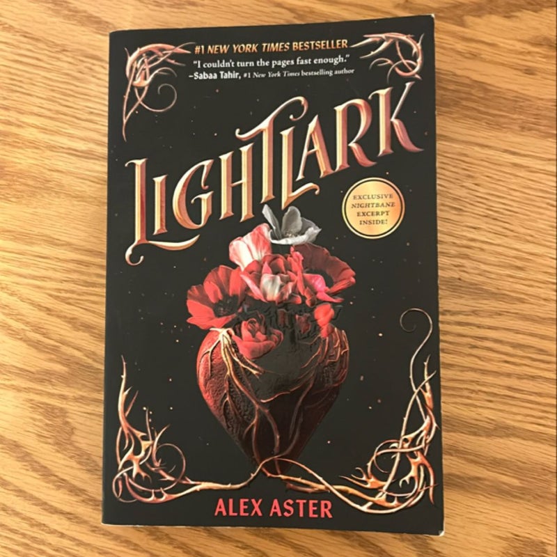 Lightlark (the Lightlark Saga Book 1)