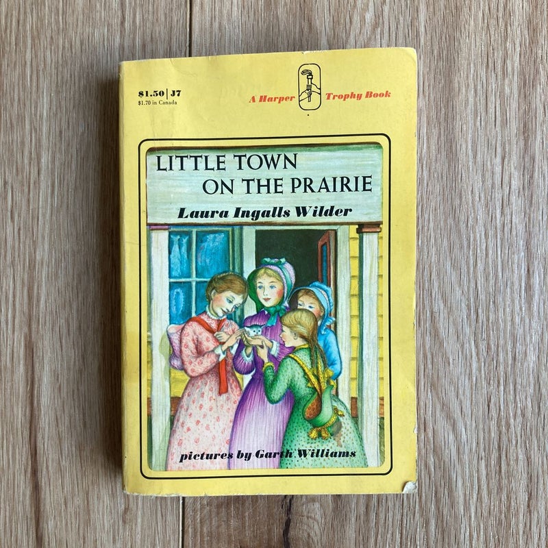 Laura Ingalls Wilder (4) Paperback Little House Book Bundle