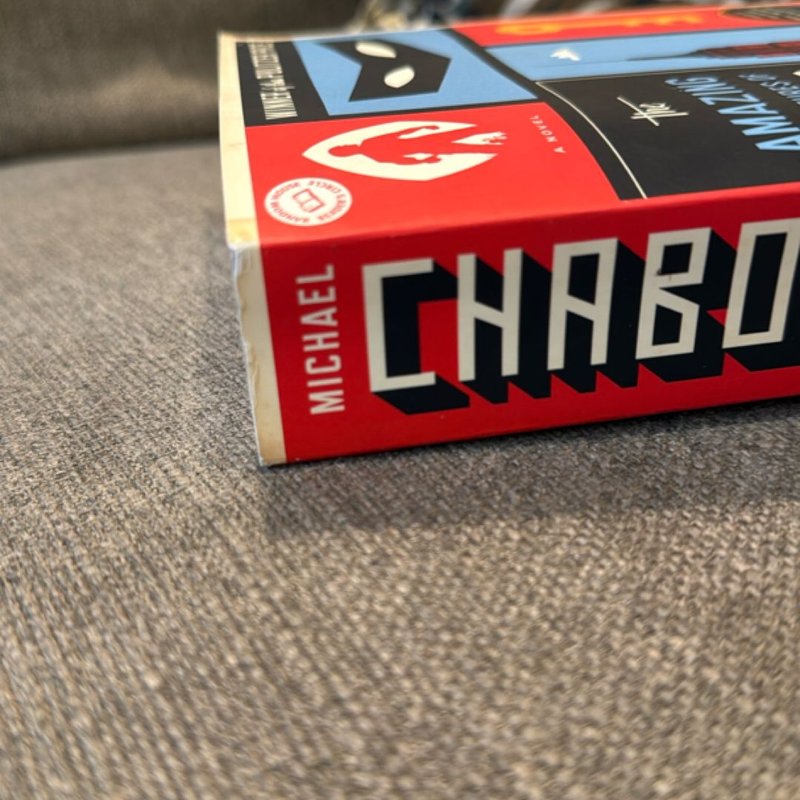 The Amazing Adventures of Kavalier and Clay (with Bonus Content)