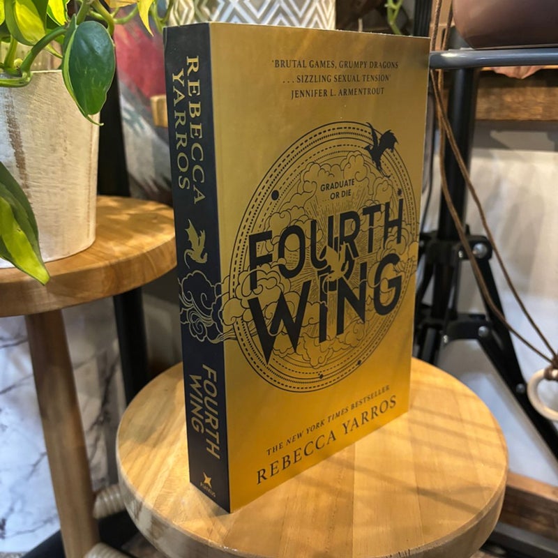 Paperback Fourth Wing