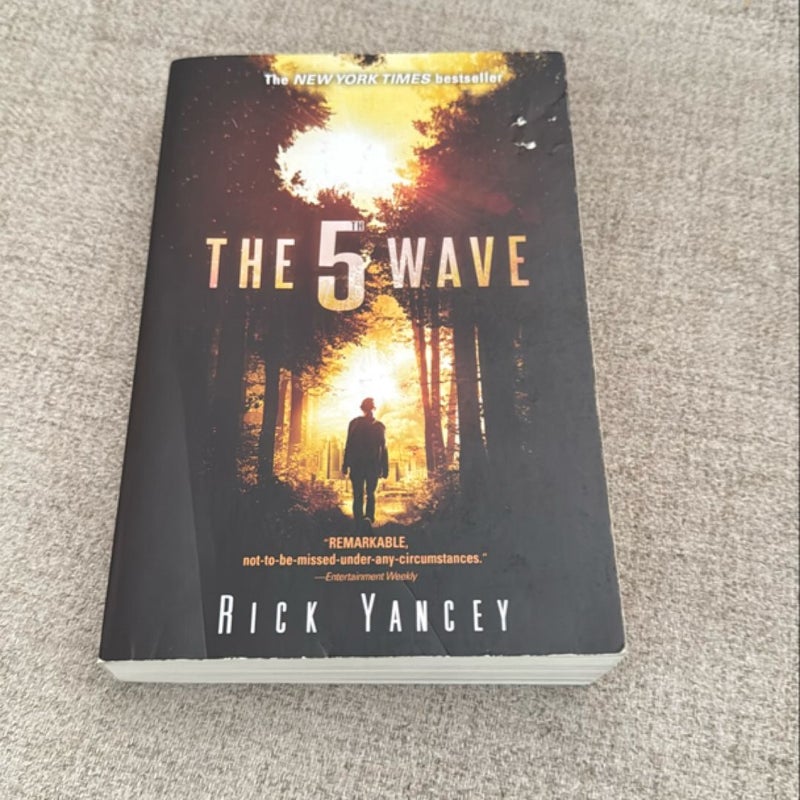 The 5th Wave and The Infinite Sea (READ DESCRIPTION)