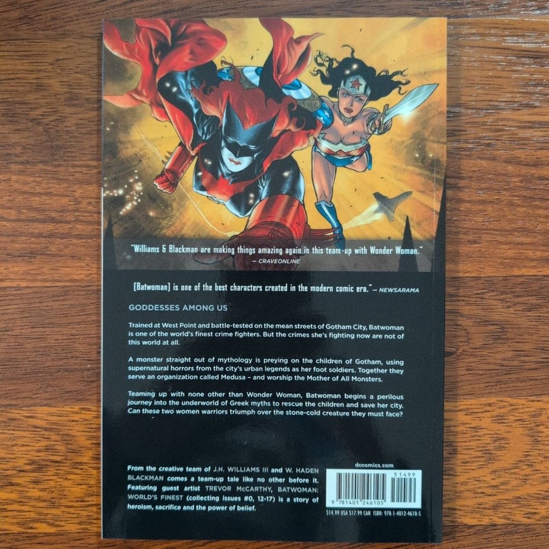 Batwoman Vol. 3: World's Finest (the New 52)