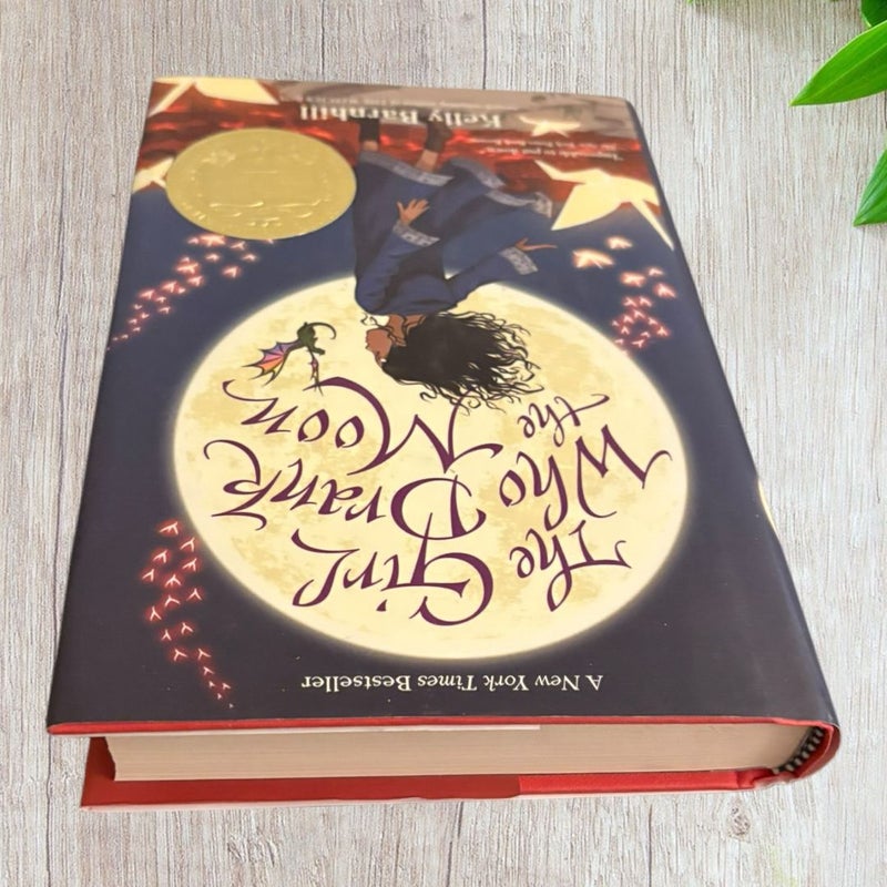 The Girl Who Drank the Moon (Winner of the 2017 Newbery Medal)