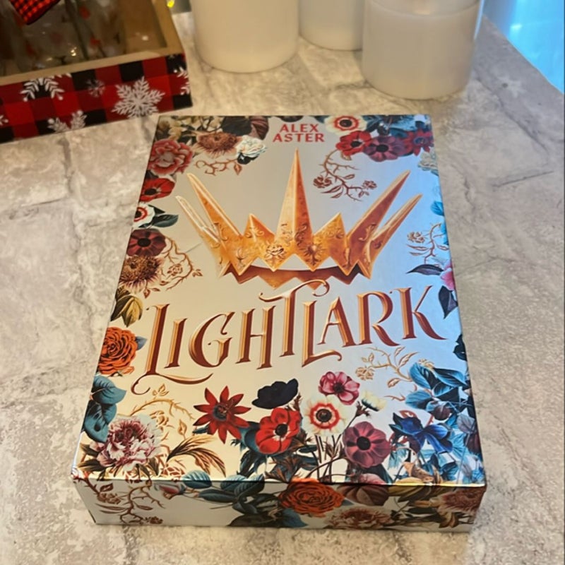 Lightlark: Collector's Edition (the Lightlark Saga Book 1)