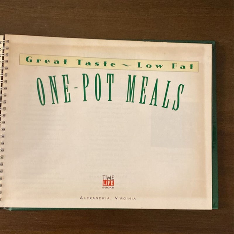 Great Taste Low Fat Books Chicken & One-Pot Meals (some discoloration & writing)