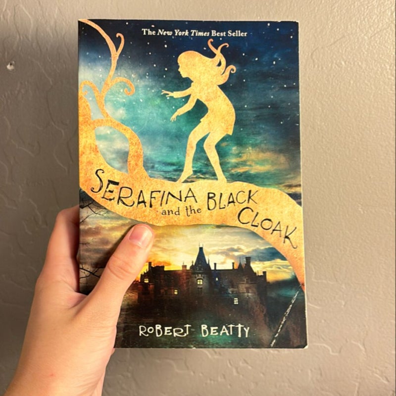 Serafina and the Black Cloak (the Serafina Series Book 1)