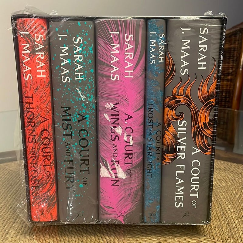 A Court of Thorns and Roses Hardcover Box Set *NEW*