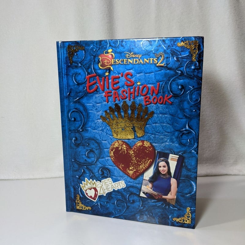 Descendants 2 Evie's Fashion Book