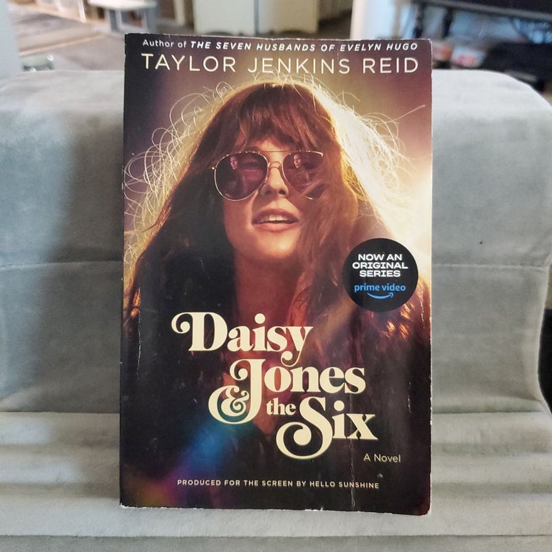 Daisy Jones and the Six (TV Tie-In Edition)