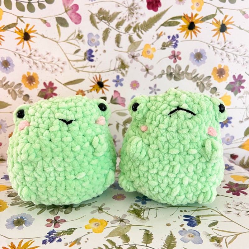 Crochet Cheeky Frogs