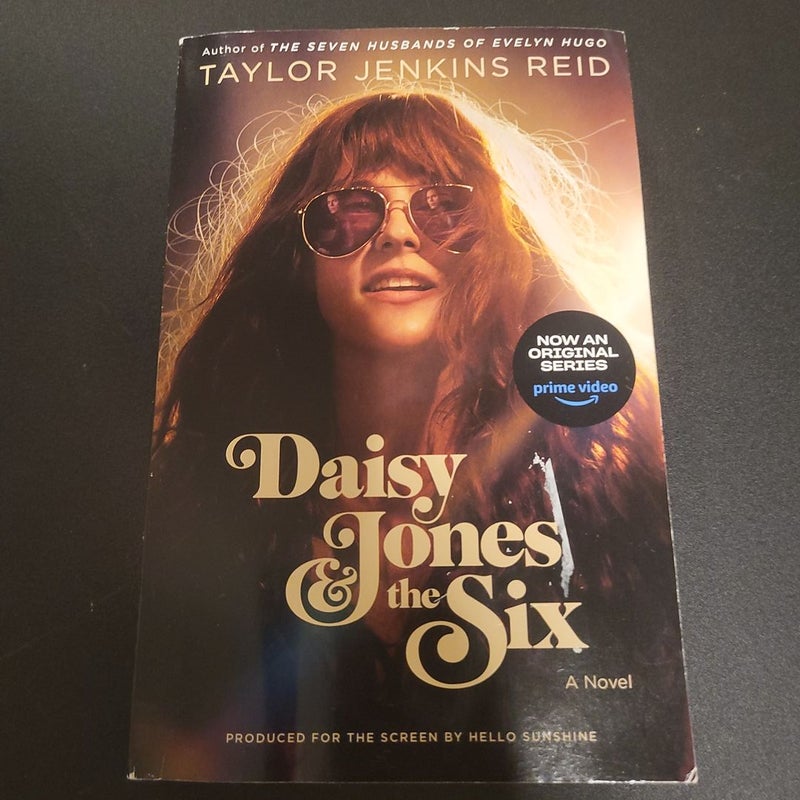 Daisy Jones and the Six (TV Tie-In Edition)