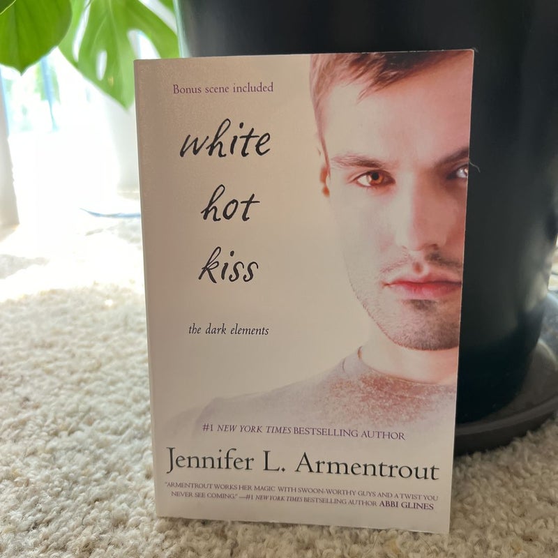 White Hot Kiss (Out of Print Cover)