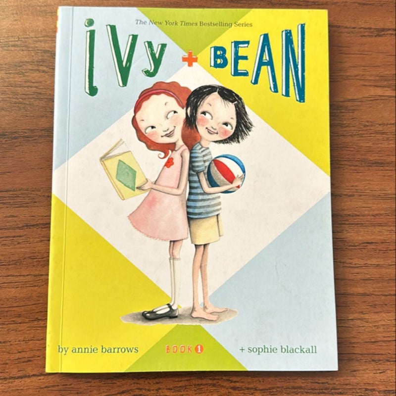 Ivy and Bean - Book 1 (Ivy and Bean Books, Books for Elementary School)