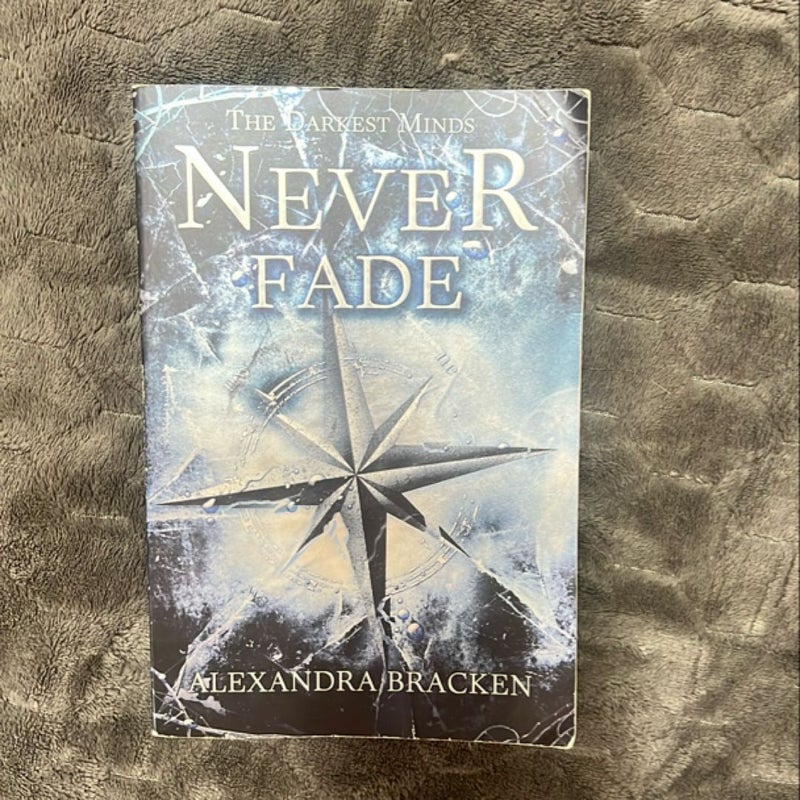 Never Fade (a Darkest Minds Novel)