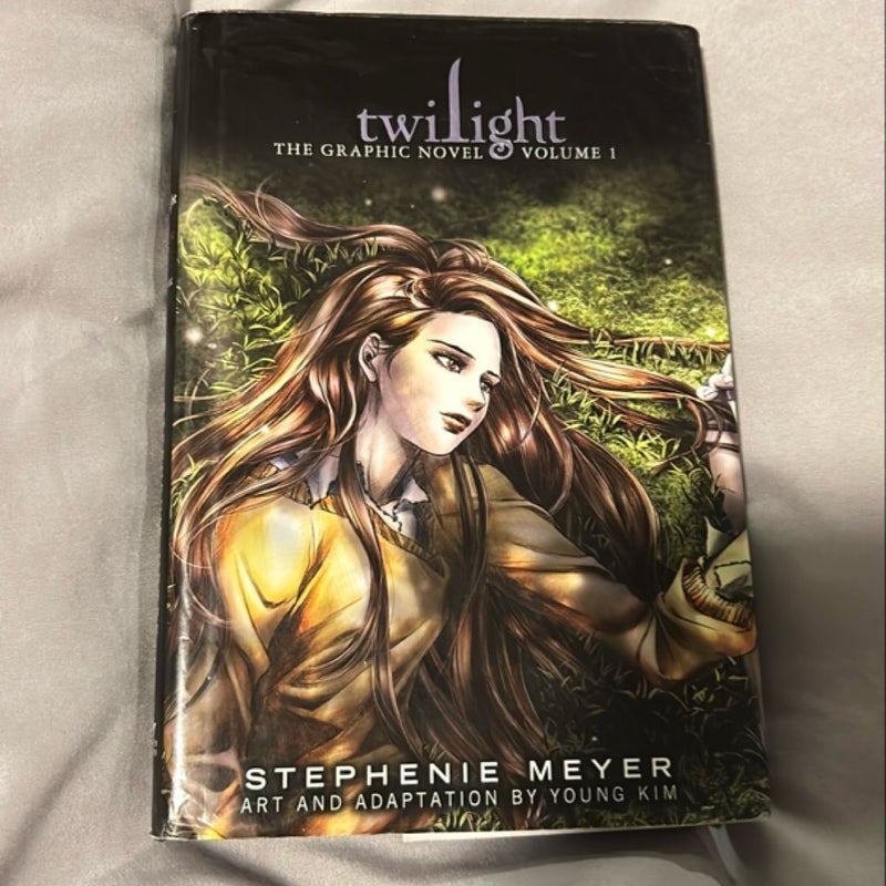 Twilight: the Graphic Novel, Vol. 1