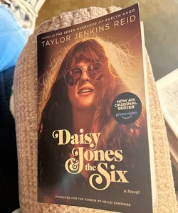 Daisy Jones and the Six (TV Tie-In Edition)