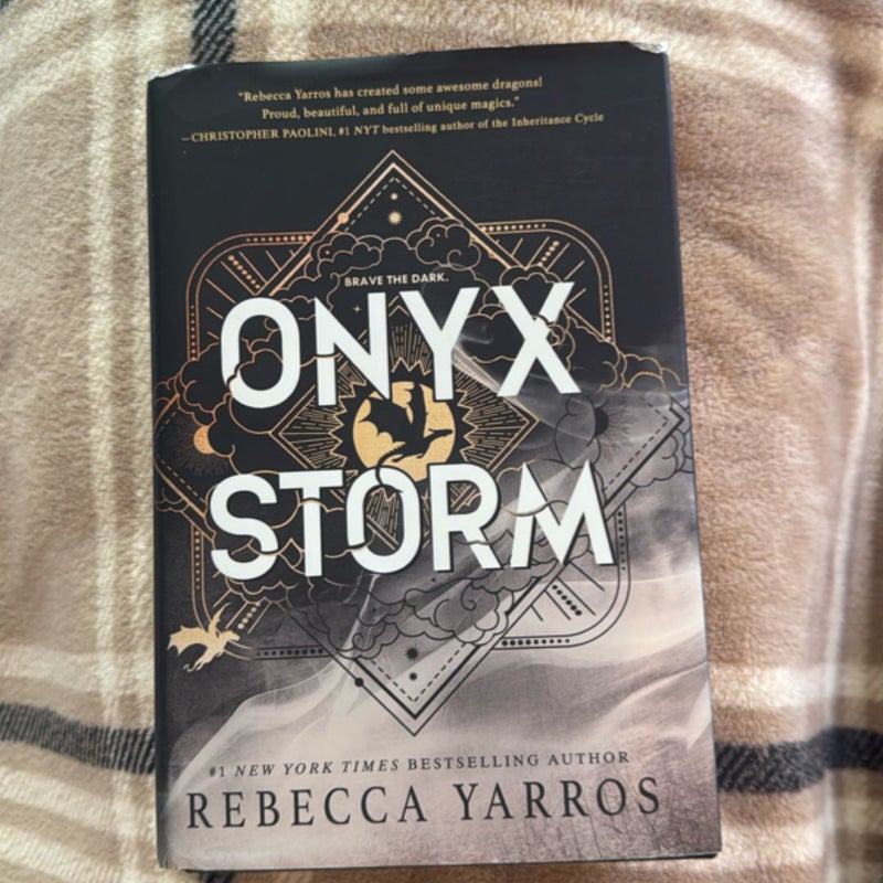Onyx Storm (Standard Edition)