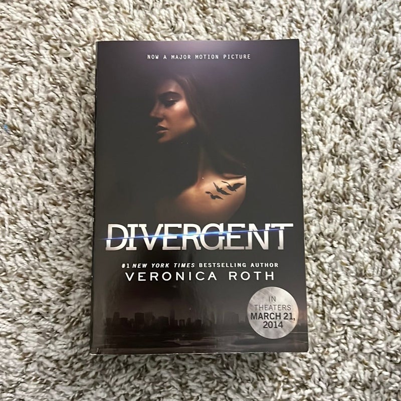 Divergent Movie Tie-In Edition