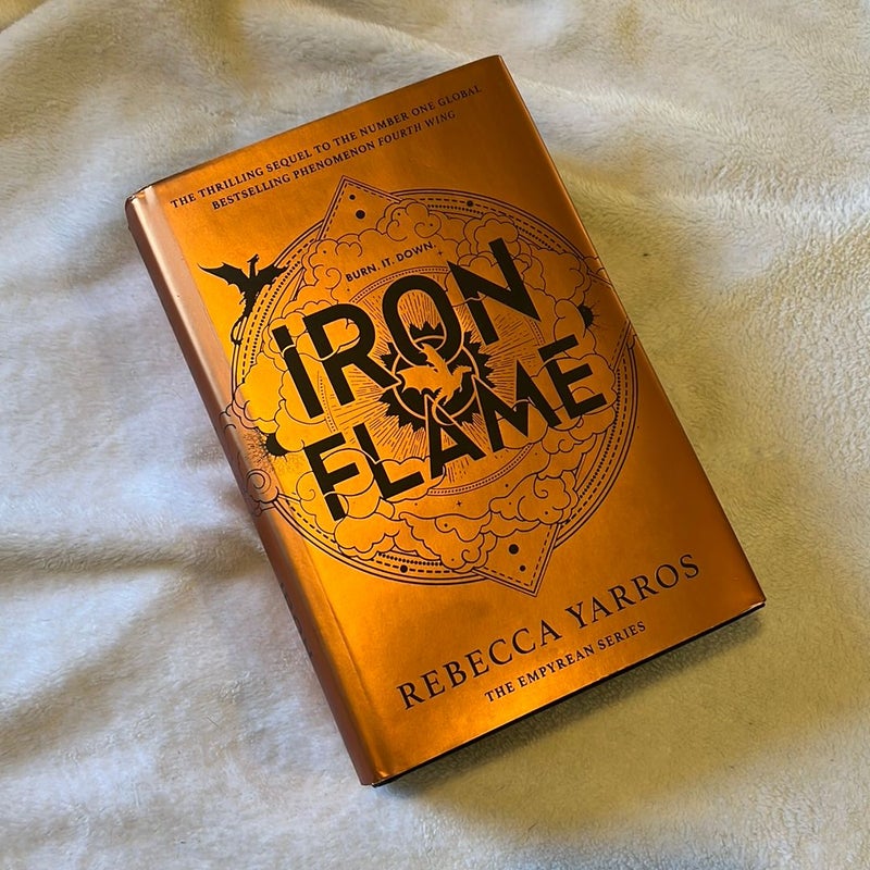 Iron Flame *Waterstones Edition* by Rebecca Yarros, Hardcover Pangobooks