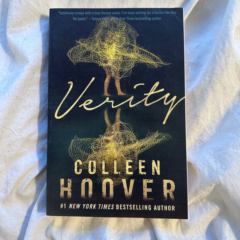 Verity by Colleen Hoover, Paperback | Pangobooks