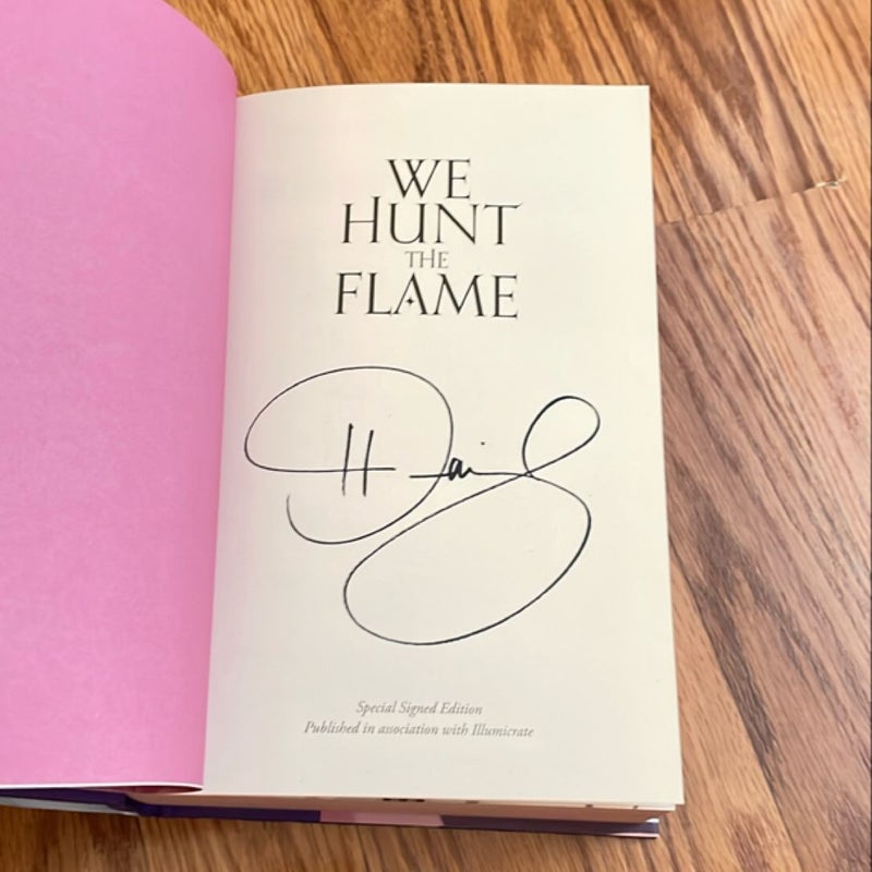 Illumicrate We Hunt the Flame set *SIGNED* 