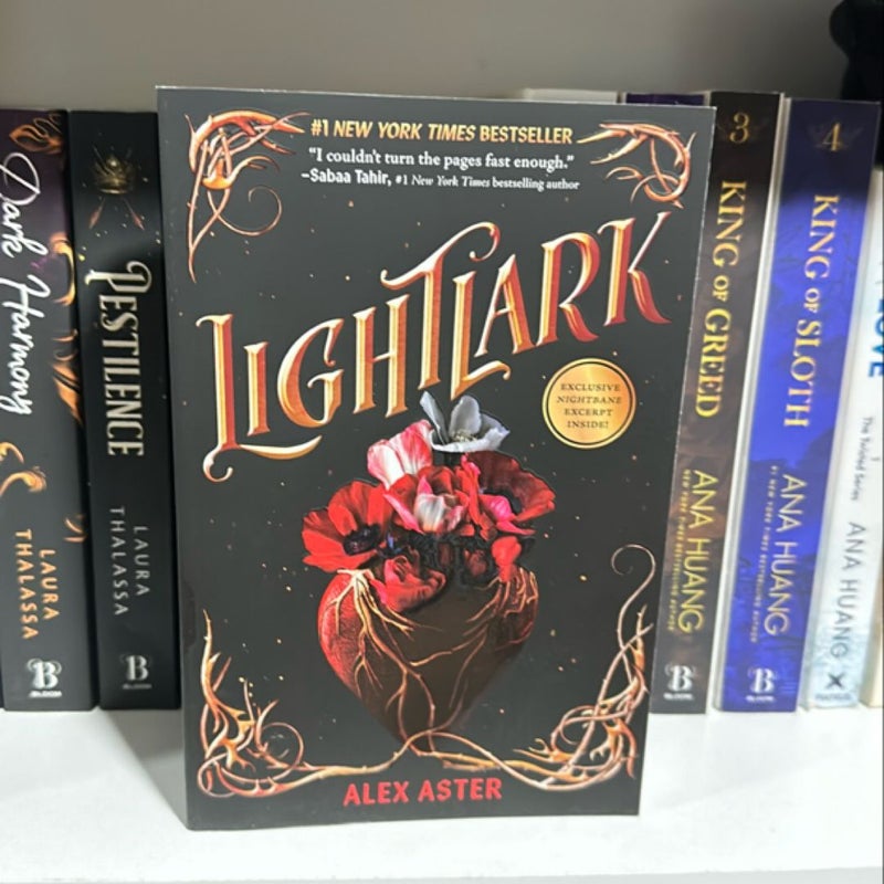 Lightlark (the Lightlark Saga Book 1)