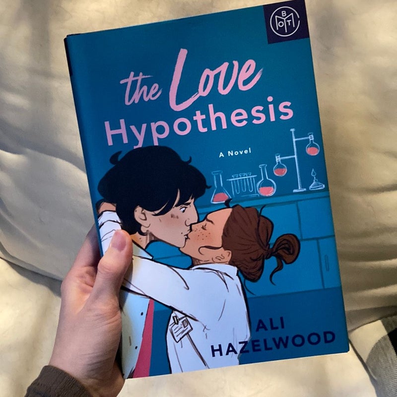 The Love Hypothesis by Ali Hazelwood, Hardcover Pangobooks