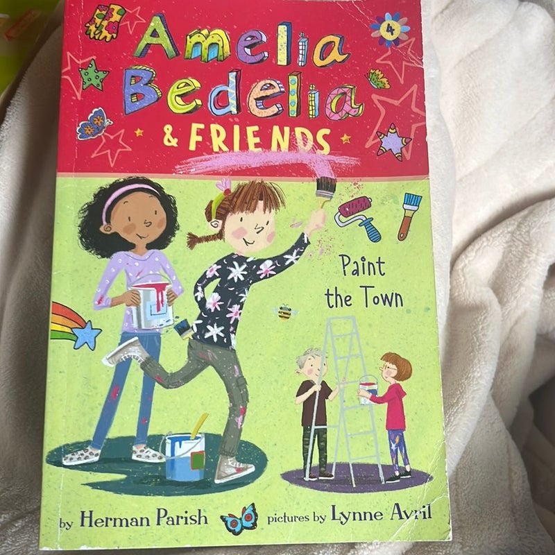 Amelia Bedelia and Friends #4: Amelia Bedelia and Friends Paint the Town