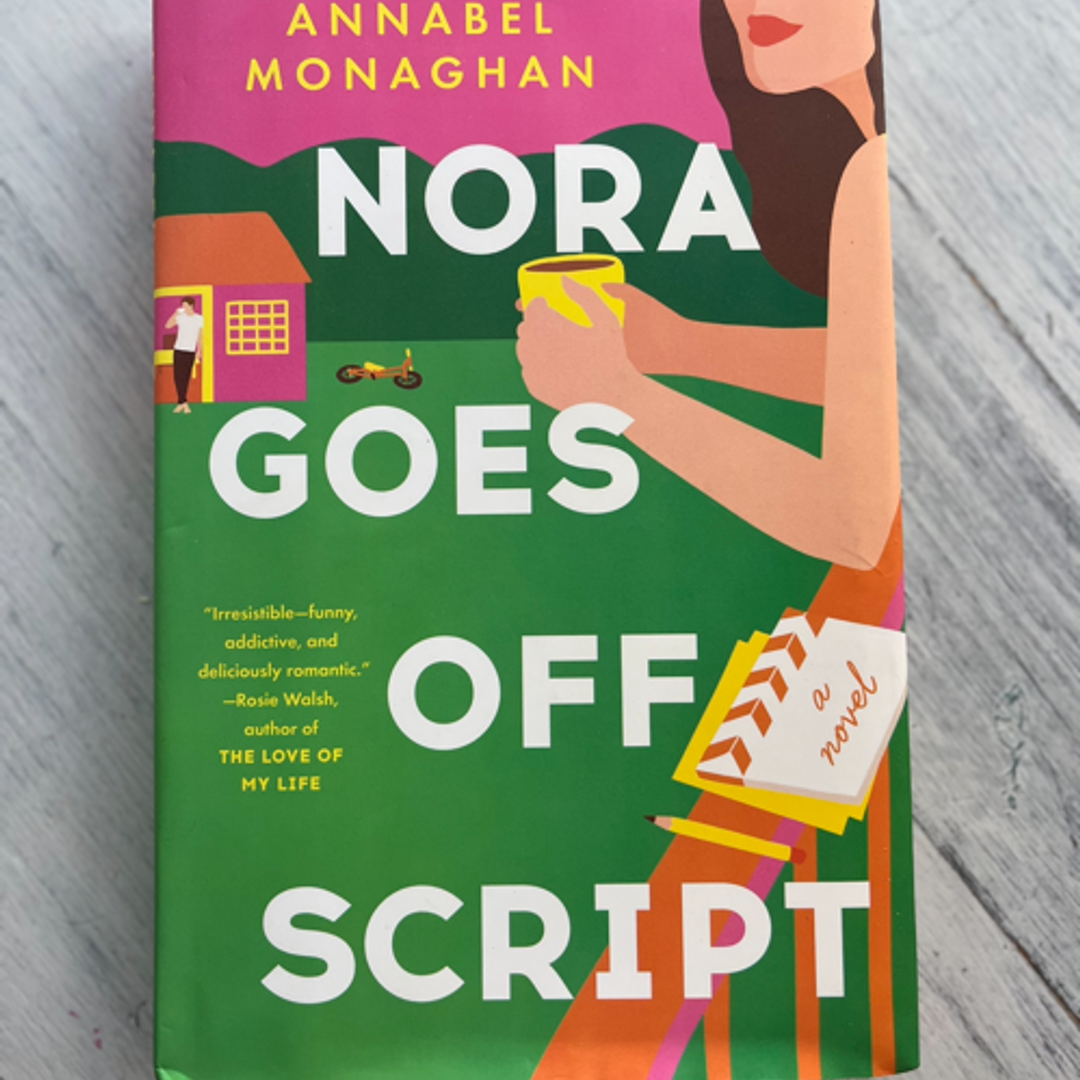 Nora Goes Off Script: Monaghan, Annabel: 9780593420034: : Books