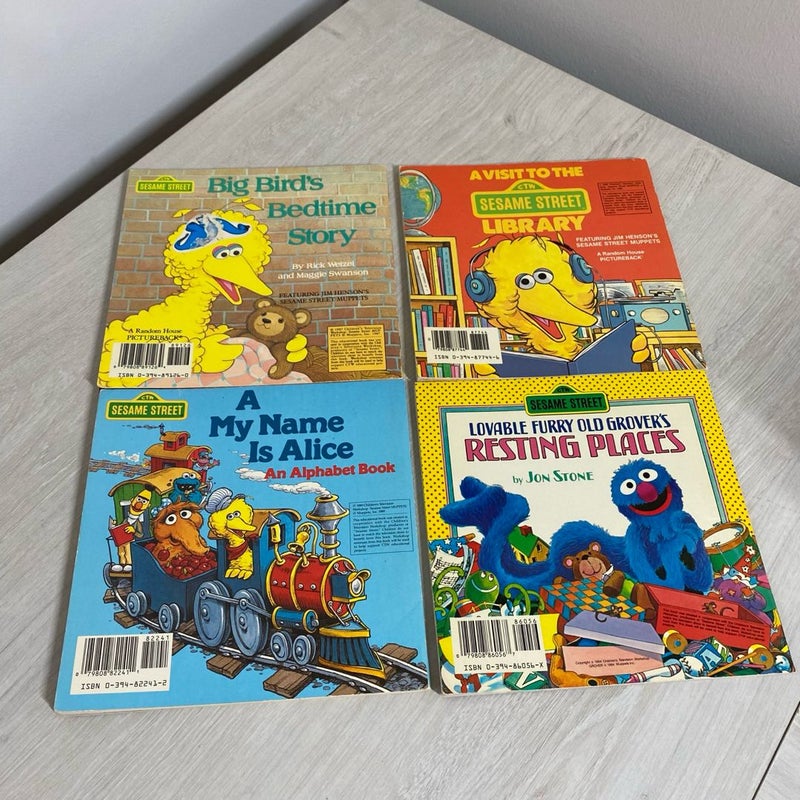 Lot of Four (4) Vintage Sesame Street Please Read To Me Paperback Books