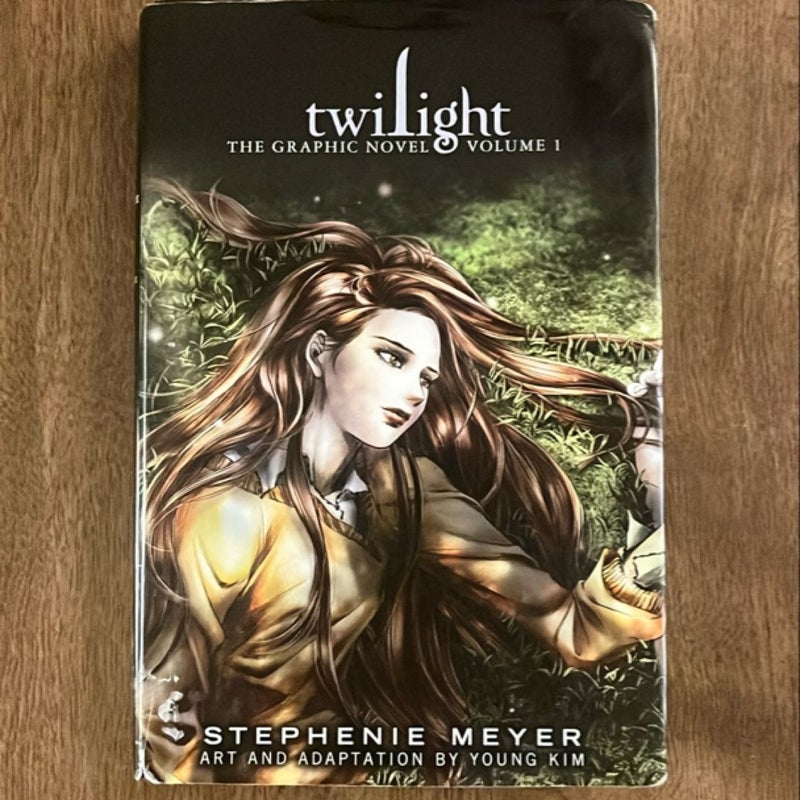 Twilight: the Graphic Novel, Vol. 1