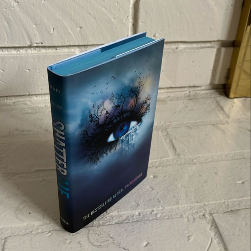 Shatter Me Collector's Deluxe Limited Edition