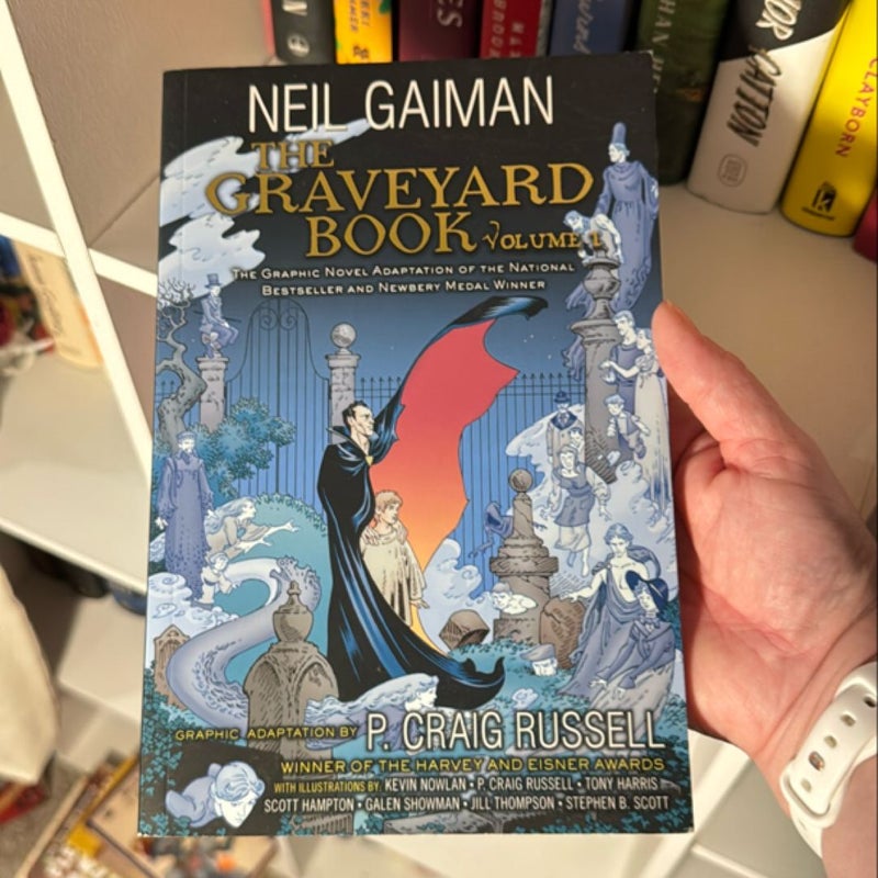 The Graveyard Book Graphic Novel: Volume 1