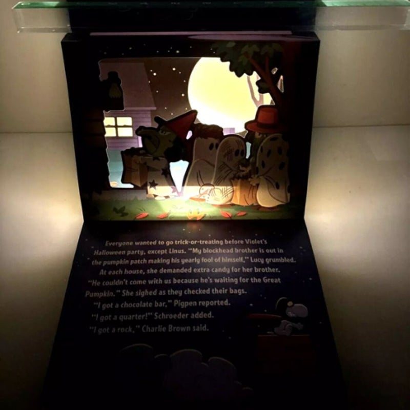 Hallmark Halloween Peanuts It's the Great Pumpkin Lighted Pop-Up Book