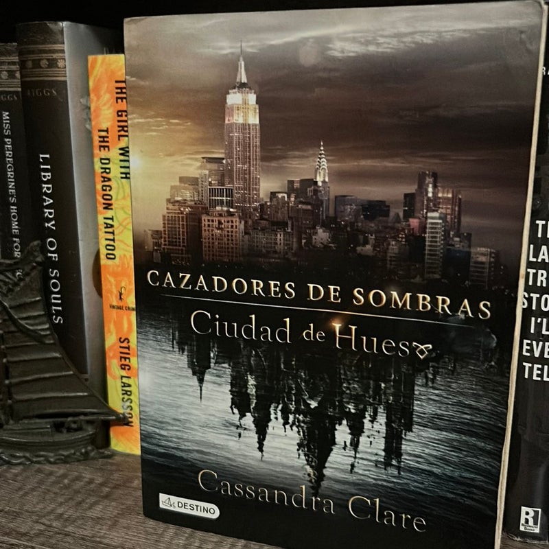 Ciudad de Hueso, Cazadores de Sombras 1