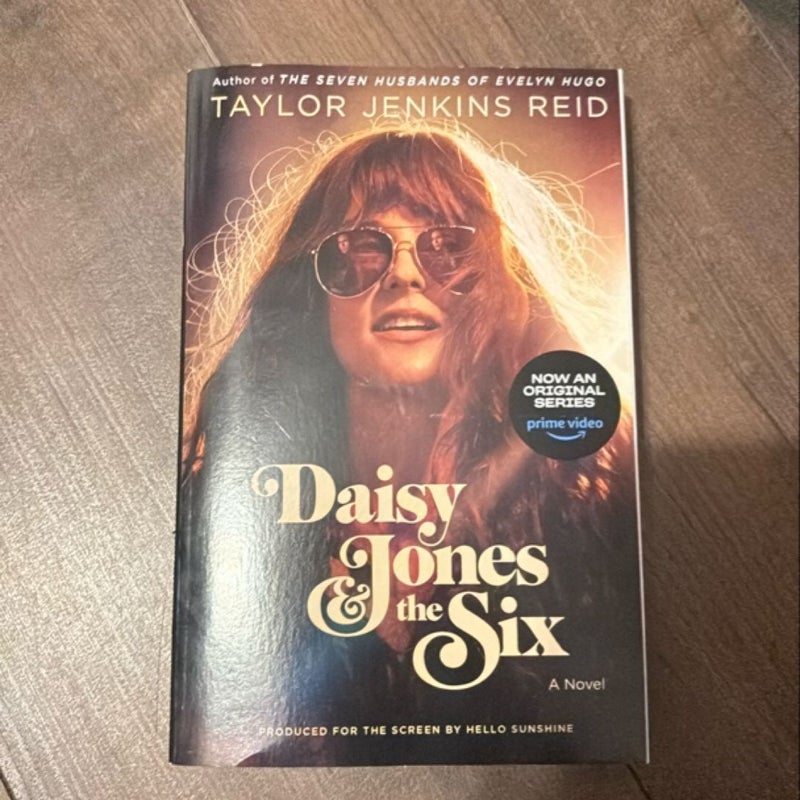 Daisy Jones and the Six (TV Tie-In Edition)