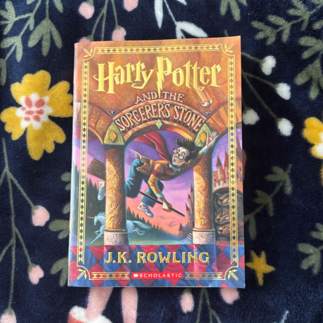 Harry Potter and the Sorcerer's Stone (Harry Potter, Book 1)