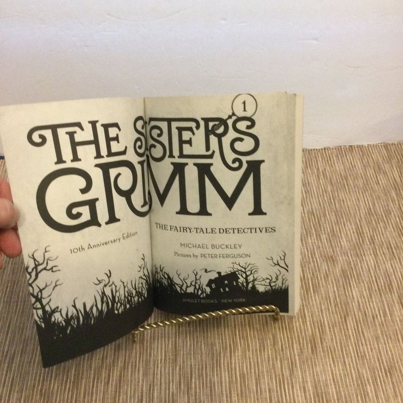 The Fairy-Tale Detectives (the Sisters Grimm #1)